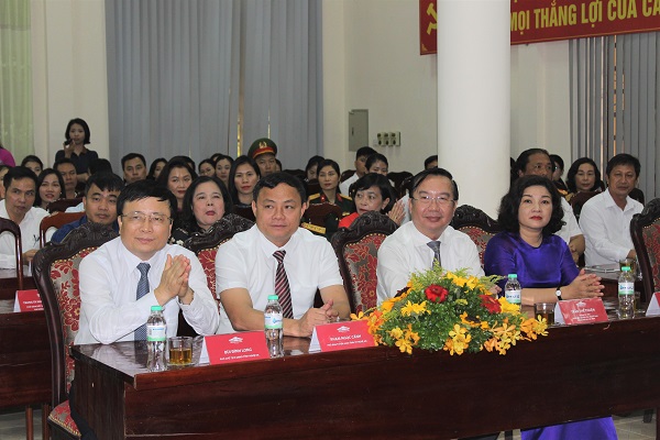 Khai mạc trưng bày chuyên đề “Khắc sâu tình hữu nghị vĩ đại, đoàn kết đặc biệt Việt Nam - Lào, Lào - Việt Nam”